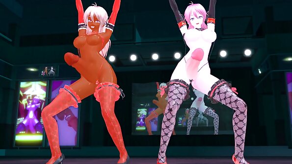 Vidunderlig brunette luder med en behåret kusse, der rider på en stor penis