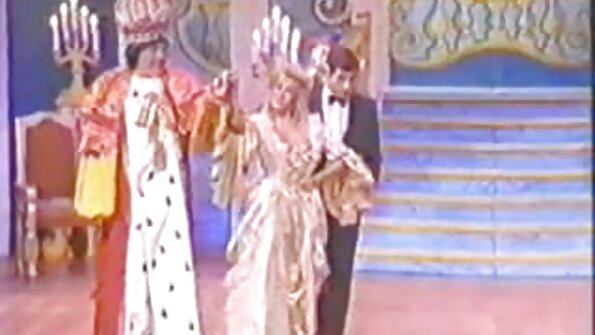 Latina-horen får hendes røv kneppet hårdt af hvid paramour