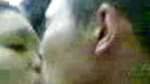 Nørdet fyr med stor pik bringer det i spil, fordi teenager higer efter det