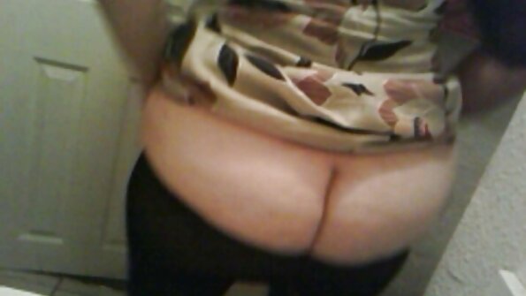 Kæmpe pik trænger ind i det søde numsehul af en sexet tatoveret skønhed