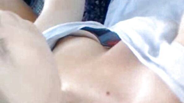 Blonde cooze ønsker at gøre sin pik stiv og oprejst ved denne dejlige blowjob