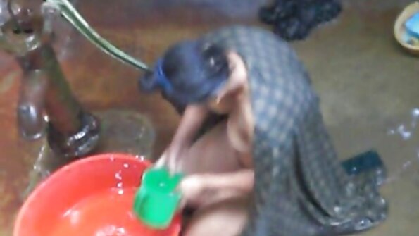 Slank venezuelansk dejlig dobbelt penetreret af frække venner