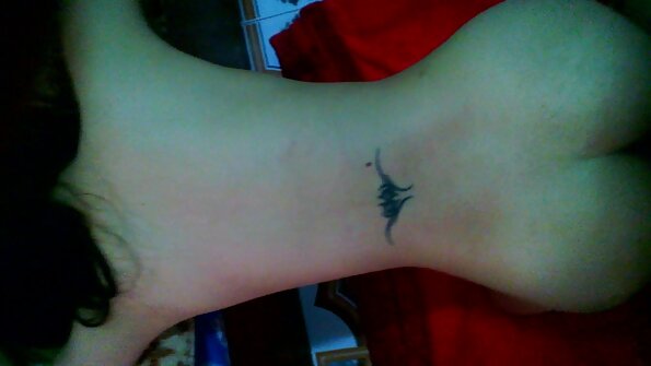 Der er så meget lykke i MILF's øjne, når pik kommer ind i numsen