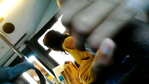 Japansk skolepige vil tage hans store pik op i hendes røv for at gøre ham