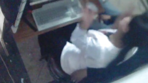 Frække Euro damer rider pik udendørs i en foursome