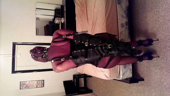 Tre liderlige damer vil have fyr til at tilfredsstille dem på skift