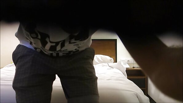 Blonde er en varm atten-årig, der tager på en tur