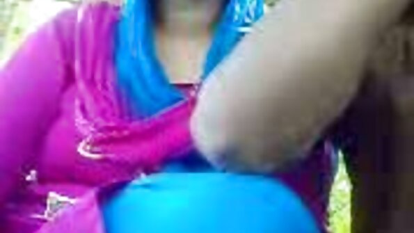 Skinny Euro bogorm analyseret med værelseskammerats store fuckstick