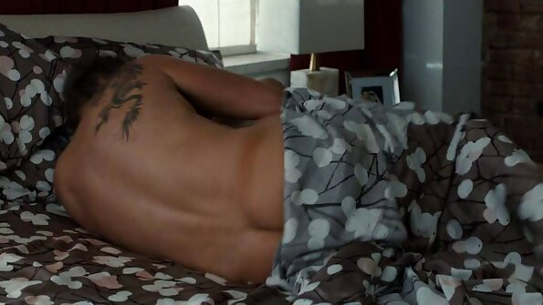 Blonde i netstrømpebukser har brug for mindst tre hårde pikke