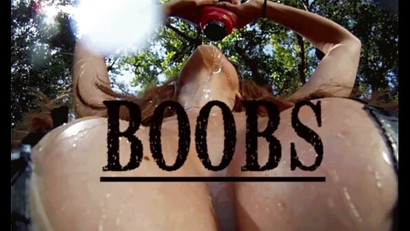 To sexede damer, der elsker analsex, gør det i en trekant