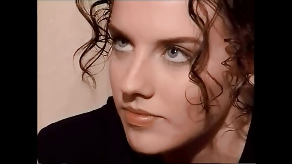 Mand og kæreste med rødt hår er aldrig trætte af at have sex