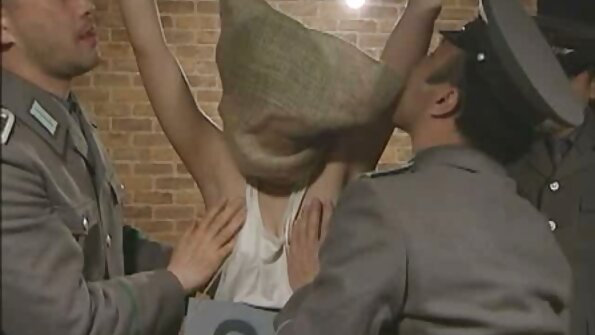 Blå paryked babe og hendes mand har en eftermiddag anal kneppe