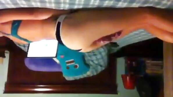 En provokerende teenager nyder at kneppe med sin kammerat