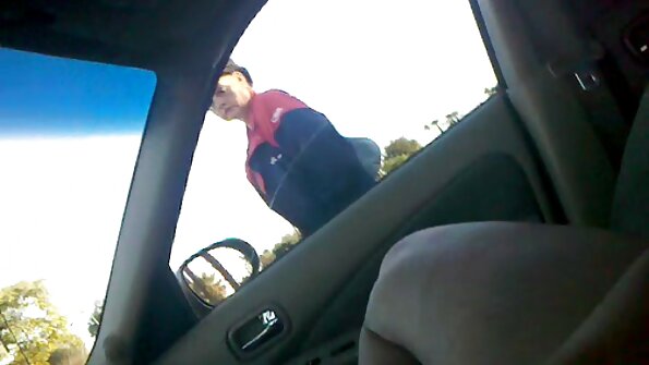 Falske bryster bimbo betaler huslejen med sin våde fisse