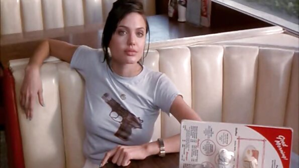 En barmfagre tæve elsker at få sine varme bryster kneppet af en stor pik