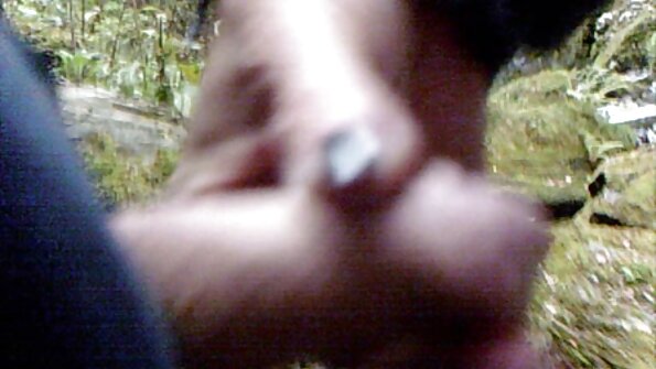 Langbenet smuk er glad for at tilbringe dagen med at have sex