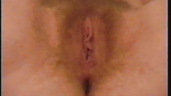 Oversexed pige tvinger beundrer til at kneppe hende uden afbrydelse