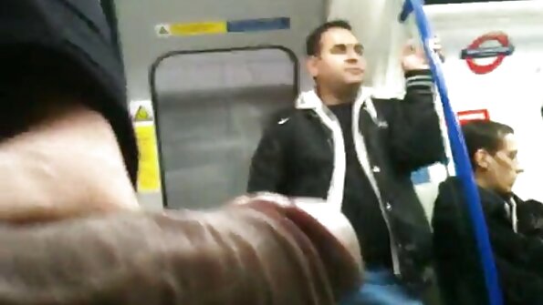 Skrøbelig blondine giver kæresten et perfekt blowjob