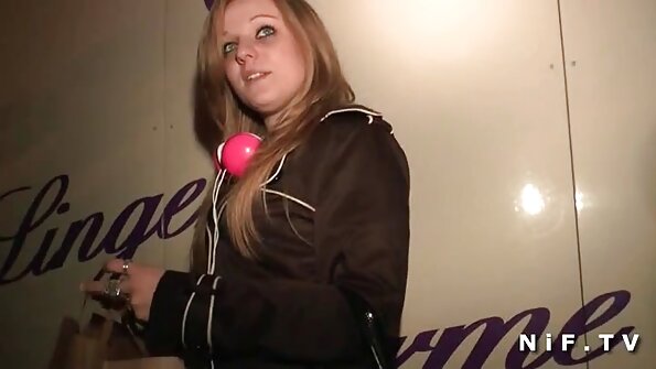 To professionelle pornoskuespillere udfører fantastisk action