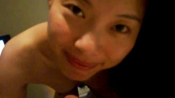 En varm lille minx, der har en rask røv, bliver kneppet i røv i dag