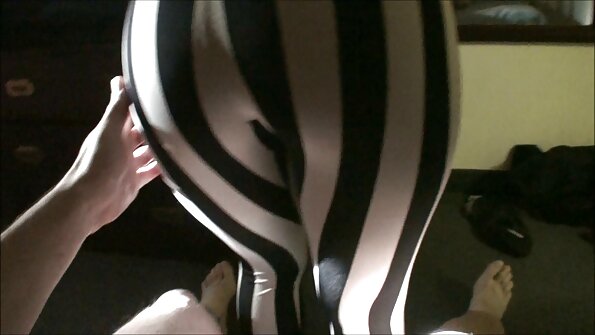 Det er en fornøjelse for den lille-tittede Ebony-pige at blive kneppet