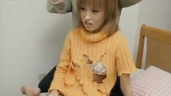 Drengen får adgang til det følsomme numsehul på sin søde babe