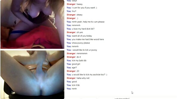 En fyr kysser denne fine små tæver med stramme røv på skrivebordet