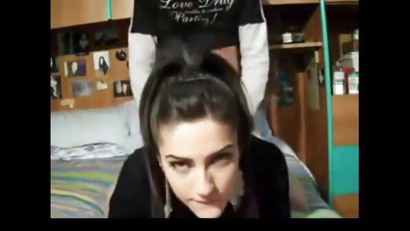 Bankende røv i bruseren stor nok til to