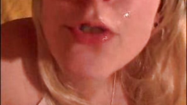 Den vidunderlige stuepige glæder sin krævende chef