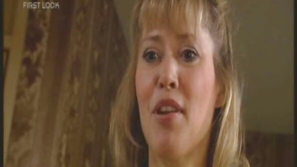 Pige med varme briller får en dobbelt penetration i dag