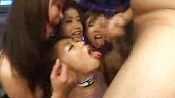 Groft anal dunkende af olieret pornotøs Karmen Karma