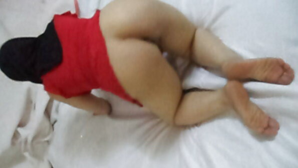 Big ass hottie laver en varm POV-fuck-scene på et hotelværelse