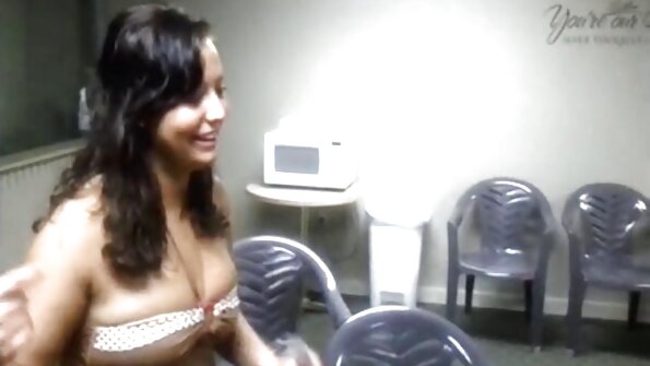 Latina med en sexet krop og blond hår har sex her