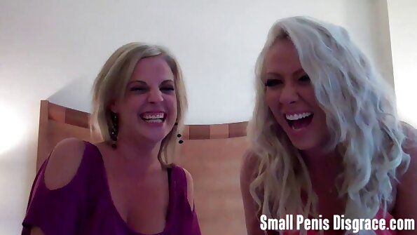 Uskyldig lille Latina får sin fisse fyldt med en stor pik