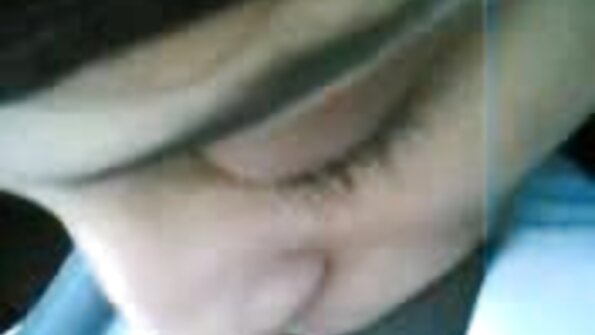 Hjælpeløs pige bliver kneppet og kneppet af sin herre